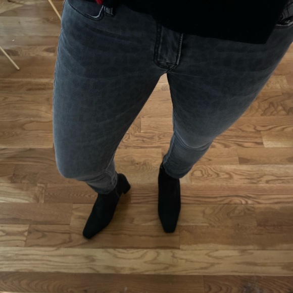 Low-rise Cimarron skinny jeans, unique grey faded-cheetah print - Picture 2 of 7